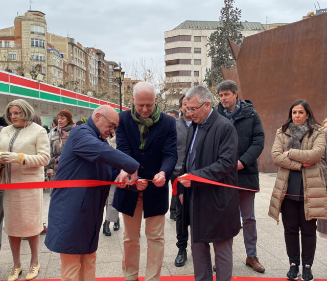 El comercio de Logroño dinamizará la compras y el turismo de la ciudad este fin de semana con la feria Logrostock, que ha recibido visitantes desde primera hora de la mañana